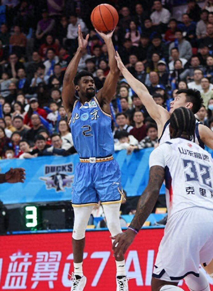 天博体育-高昂买断费+大合同！北京首钢签约新外援内幕，许利民挑了一个月