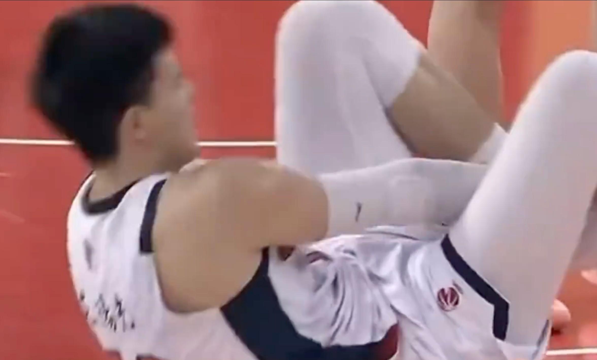 天博体育-脚踝扭伤，随队记者：焦泊乔问题不大，赛后还参加了新闻发布会